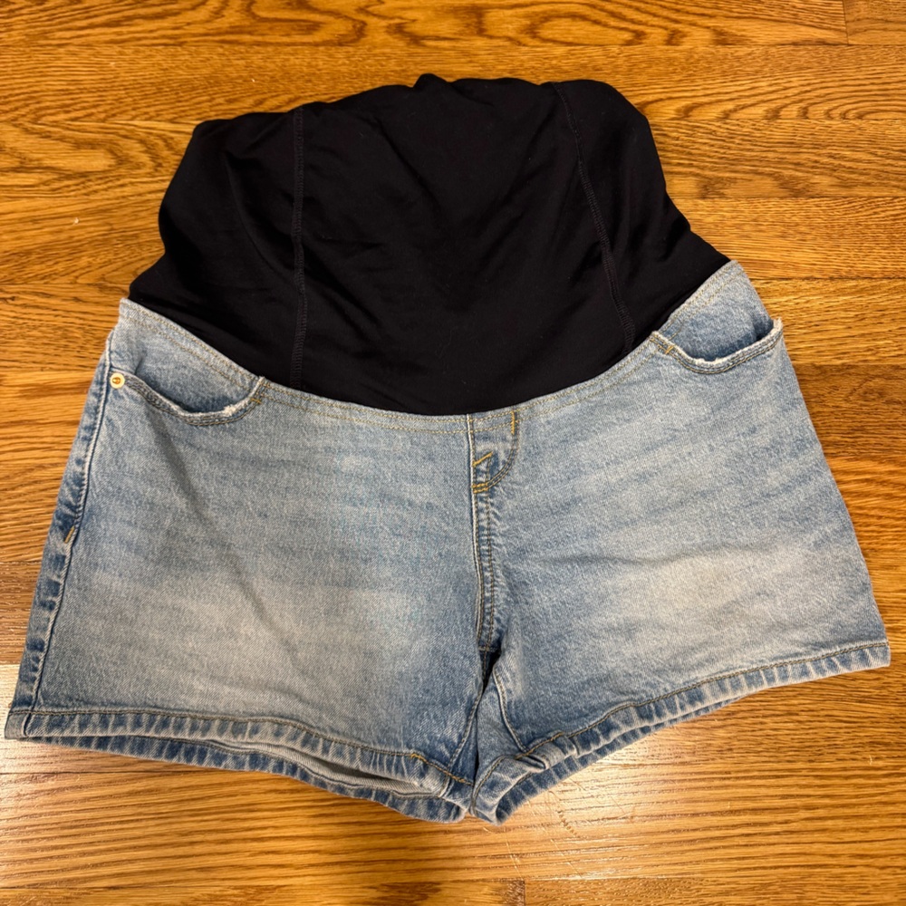 Maternity Midi Short, Light Wash